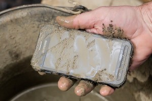 Outdoor-Smarthone Samsung GALAXY Xcover3 im Handwerker-Härtetest