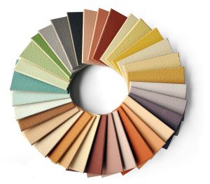 Angereichert mit natürlichen Pigmenten oder farbigen Sanden stehen mehr als 200 Farbtöne zur Wahl.