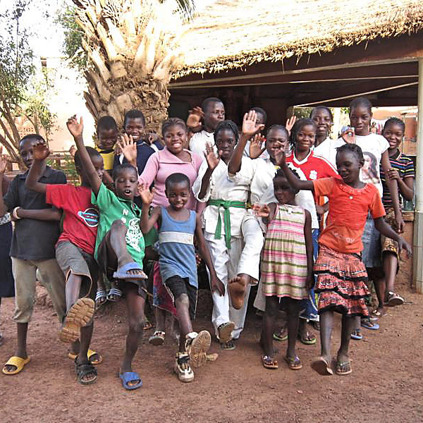 Spaß in den AMPO-Waisenhäusern Burkina Fasos