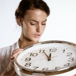 Der Blick zur Uhr: Wer als Chef zu wenig Zeit hat, braucht mehr Freizeit