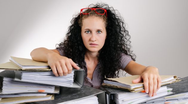 Zeitfresser erkennen und bekämpfen: So sparen Sie im Malerbüro viel Zeit