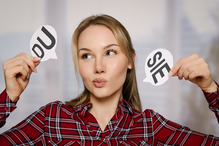 Kommunikation im Betrieb: Siezt du noch oder duzt du schon?